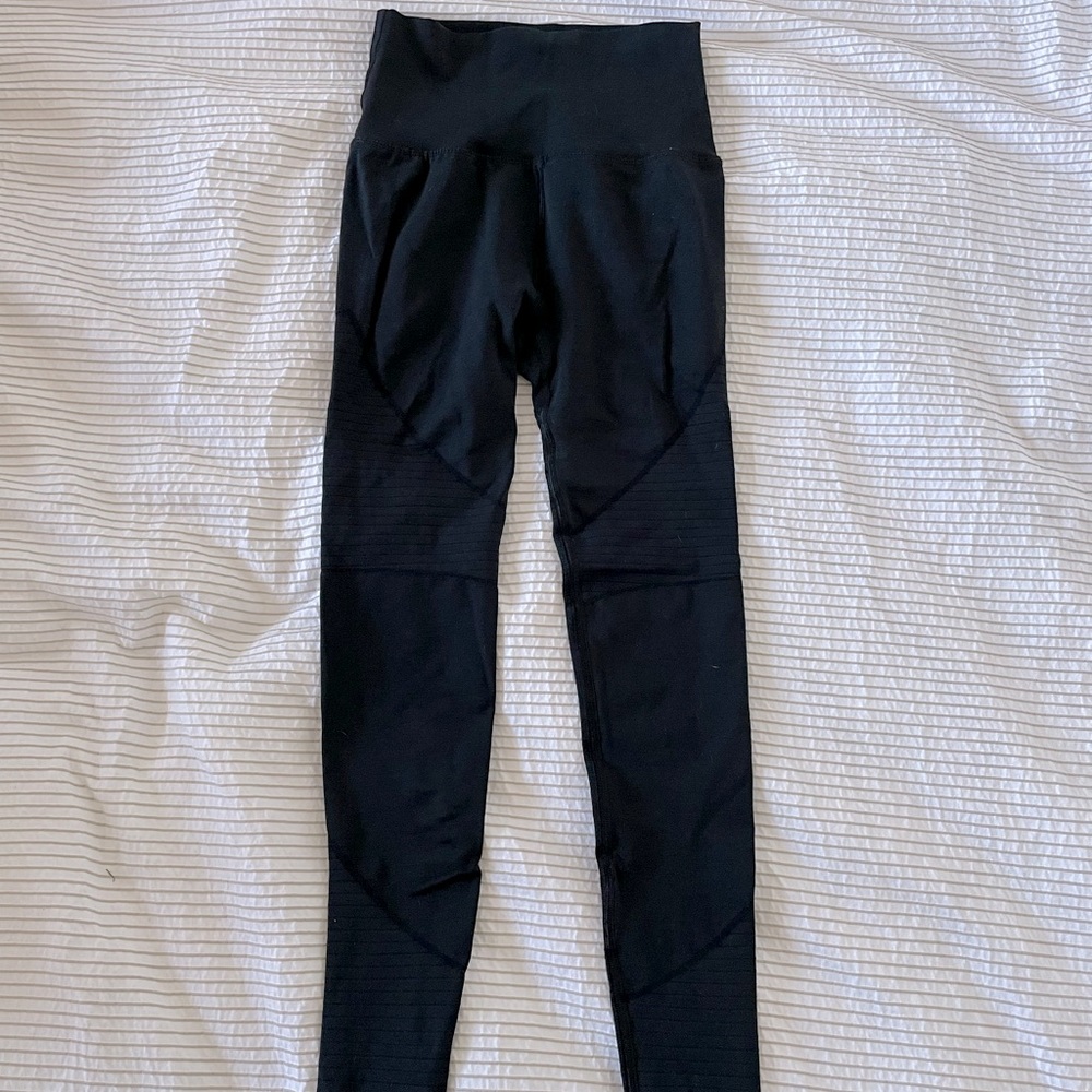 Black athletic leggings
